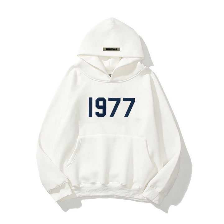 Bekväm unisex streetwear hoodie med avslappnad passform och känguruficka.