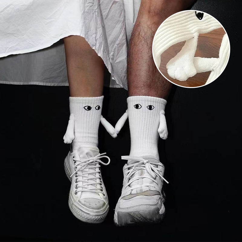 "Unisex strumpor i polyester med magnetiska händer i svart eller vitt, symboliserar kärlek och samhörighet, accessoar."