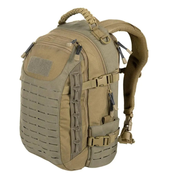 Rymlig interiör av TrailForce taktisk ryggsäck 30L. Smart förvaring för utrustning till äventyret.