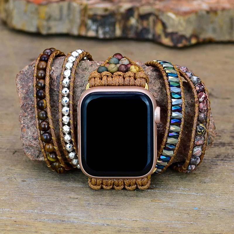 Handgjort unisex Apple Watch-armband i tigeröga. Ett unikt handledssmycke med ädelstenar.