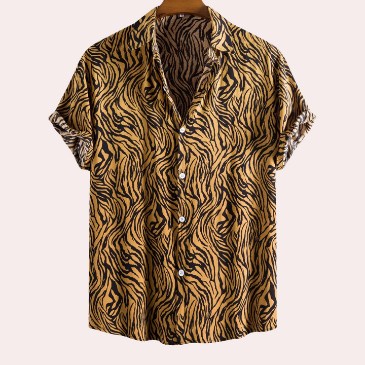 Unisex tigerprint sommarskjorta, kortärmad, med trendigt mönster för en avslappnad sommarstil.