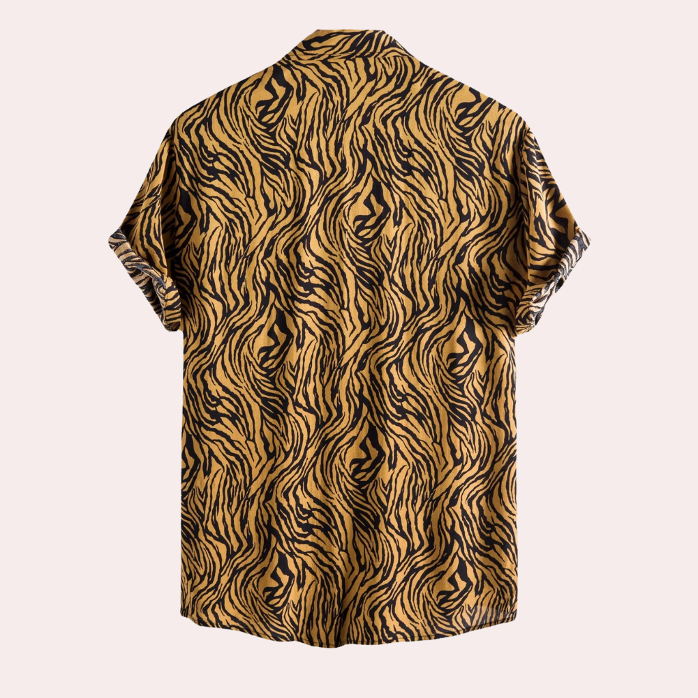 Bekväm unisex sommarskjorta med stilrent tigerprint, perfekt för en trendig och avslappnad look.