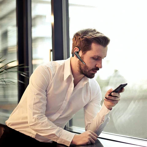 Unisex headset för kommunikation med Bluetooth och brusreducering, för en bättre samtalsupplevelse.