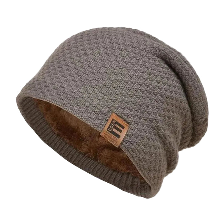 Unisex våffelstickad beanie i svart med varmt fleecefoder, perfekt för vinterväder och mode.