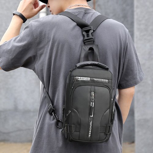 Resevänlig vattentät crossbody väska med anti-stöldfunktioner. Håll pass och plånbok säkra på äventyr.
