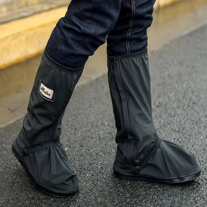 Halkfria skoöverdrag, ger säkert grepp på våta och isiga underlag. Vattentätt unisex regnskydd.