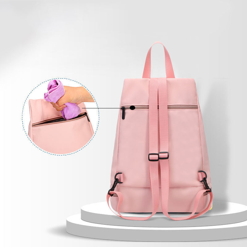 Unisex vattentät ryggsäck av nylon med fyrkantig design, andningsbar och slitstark, perfekt för alla äventyr.