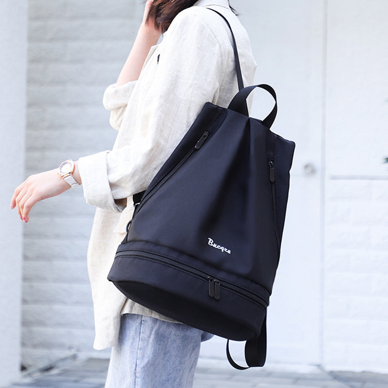 Unisex vattentät ryggsäck av nylon med fyrkantig design, andningsbar och slitstark, perfekt för alla äventyr.