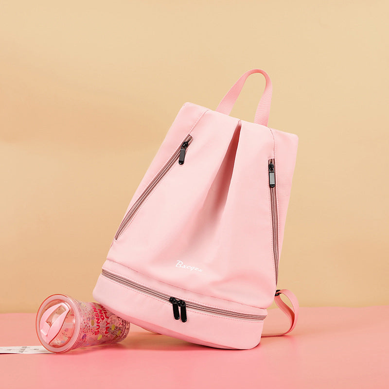Unisex vattentät ryggsäck av nylon med fyrkantig design, andningsbar och slitstark, perfekt för alla äventyr.