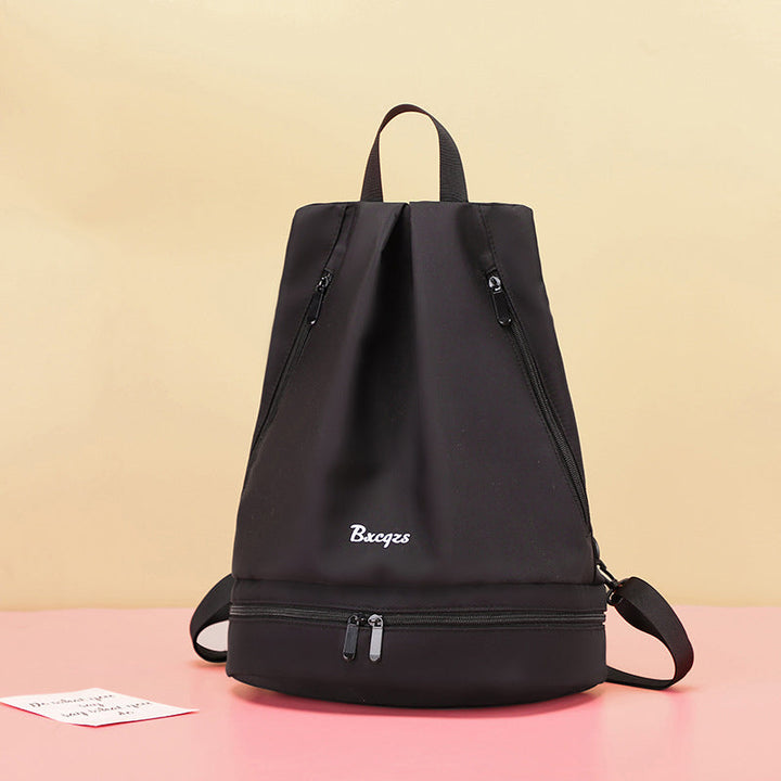 Unisex vattentät ryggsäck av nylon med fyrkantig design, andningsbar och slitstark, perfekt för alla äventyr.