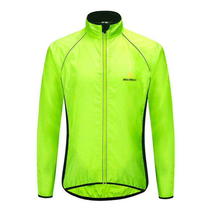 Unisex vattentät sport vindjacka i polyester, finns i flera färger som grön och orange, reflekterande detaljer.