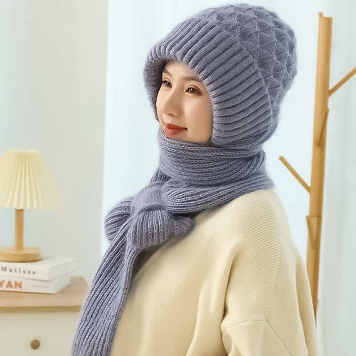 "Unisex vindtät mössa och halsduk i beige polyester, stiliga och funktionella för kalla vinterdagar. One size."