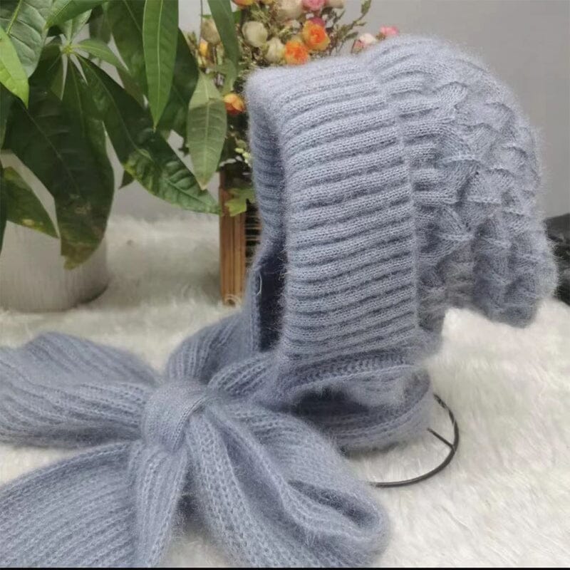 "Unisex vindtät mössa och halsduk i beige polyester, stiliga och funktionella för kalla vinterdagar. One size."