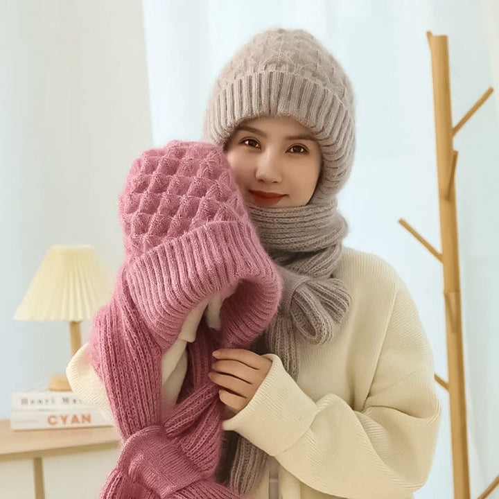 "Unisex vindtät mössa och halsduk i beige polyester, stiliga och funktionella för kalla vinterdagar. One size."