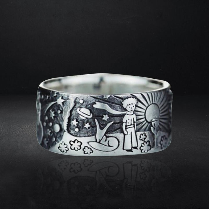 Unisex vintage ring i silverplätering med liten prins-design, tidlös accessoar för både män och kvinnor.