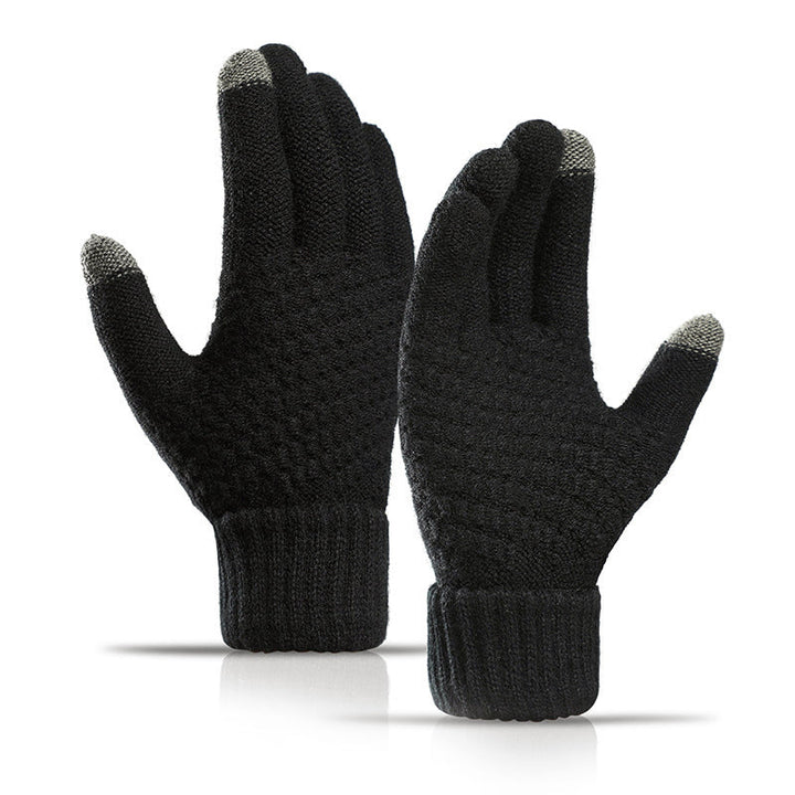 Närbild på fingertopparna av fleecefodrade vinterhandskar, som visar pekskärmskapacitet.