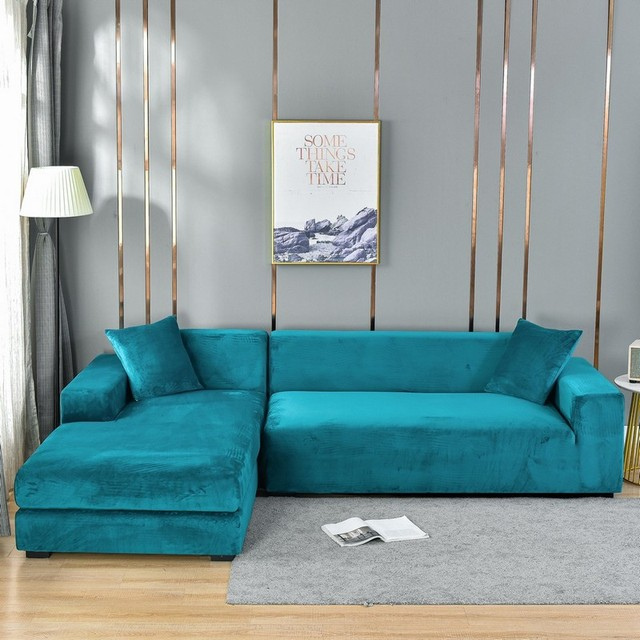 Tvättbart sammetsöverdrag som håller soffan ren och fräsch. Modern heminredning.