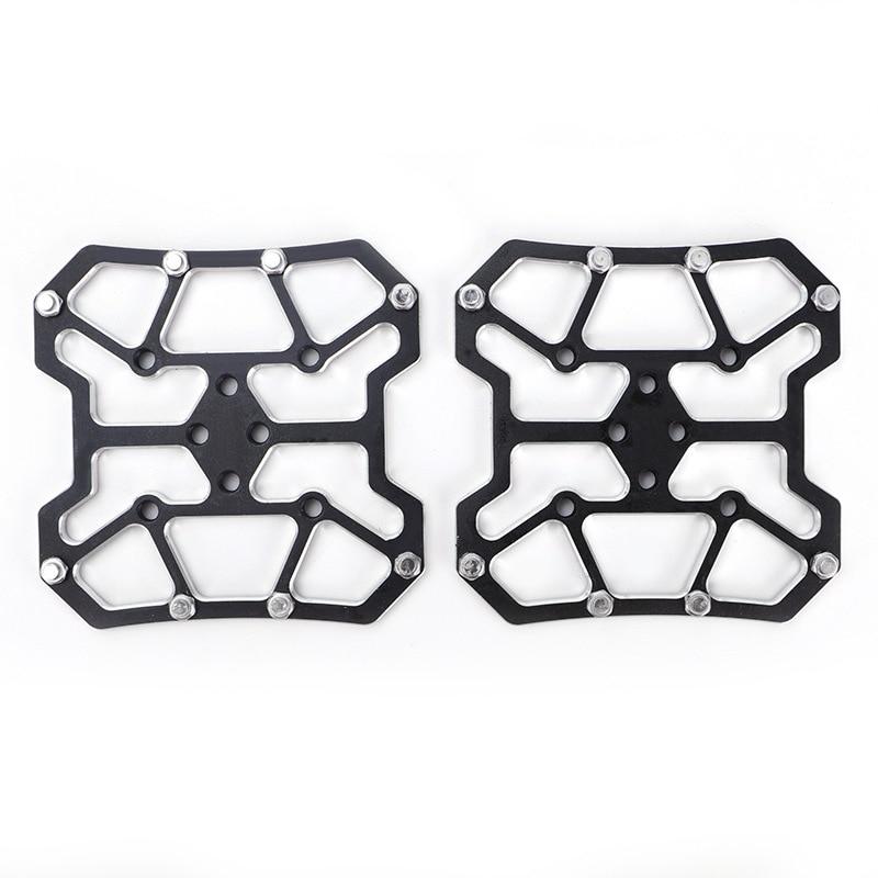 "Universell clipless pedalplattform i aluminium för cyklar, lätt och hållbar, finns i flera färger för enkel cykling."