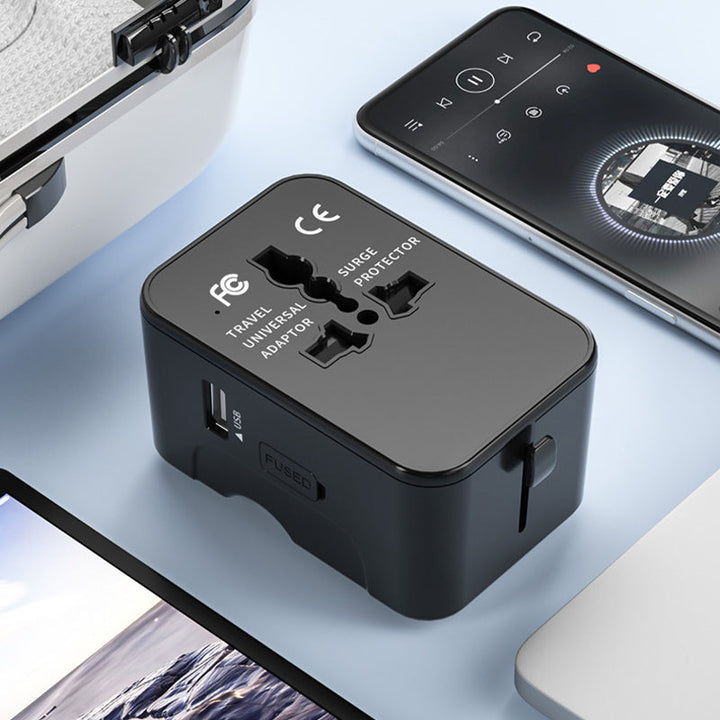 "Universell reseadapter med dubbla USB-portar i flera färger, kompakt design för resa, ladda enheter var som helst."
