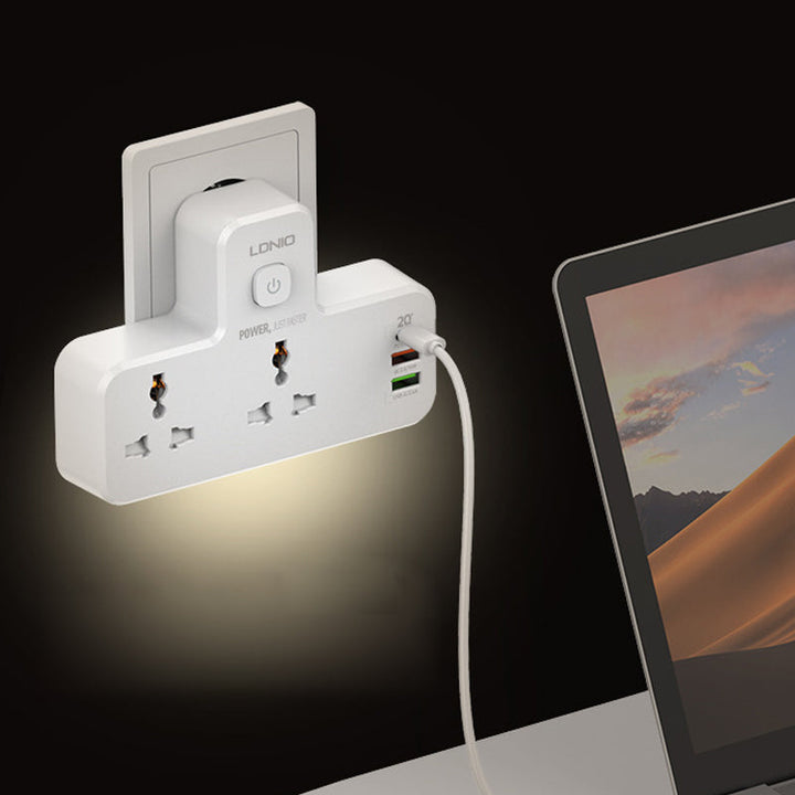 "Universellt eluttag med nattlampa och USB-portar, multifunktionell design, vit, modern, för hem och kontor."