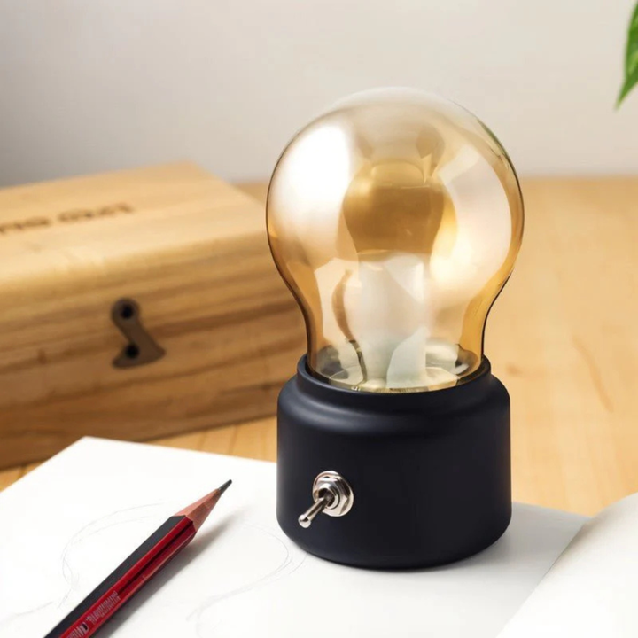 Mysig stämningslampa, en trådlös retro glödlampa för modern inredning och designbelysning.