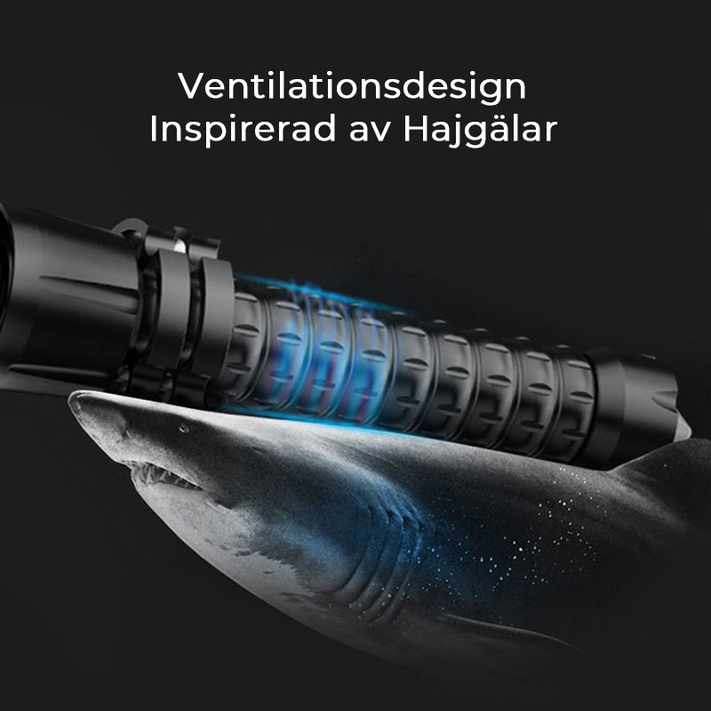 "Uppladdningsbar taktisk ficklampa, 90000 lumen, IPX5 vattentät, robust design, för äventyr och nödsituationer."