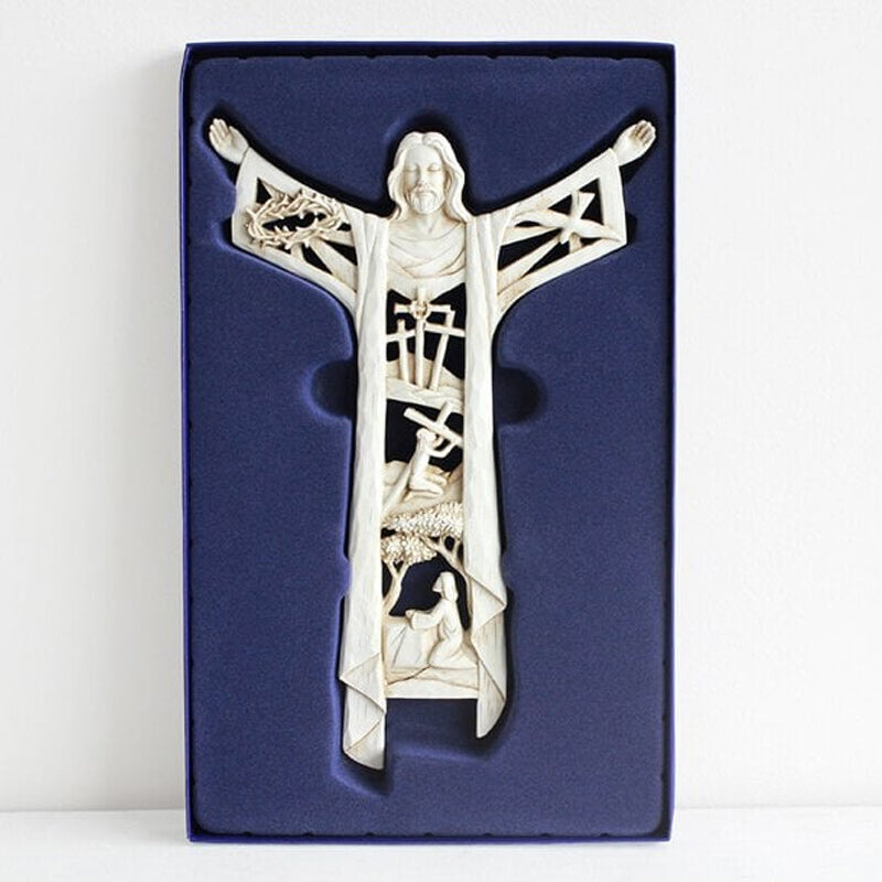 "Uppstående Kristusväggkors med harts Jesusfigur, detaljerad design med upplyft Jesus och symboliska inslag, hängande dekor"