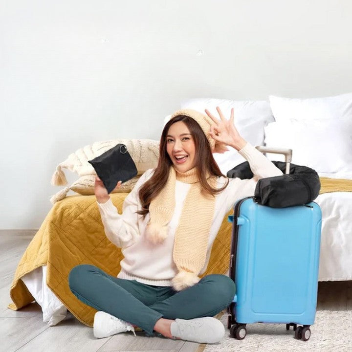 "Uppstoppningsbar resekudde i slitstarkt nylon, stilren och utrymmesbesparande - perfekt för resor och äventyr."