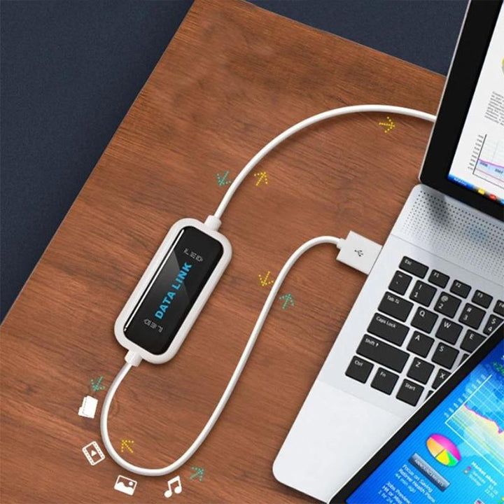 "USB överföringskabel plug and play, svart 1,5 m, ansluten till två datorer för enkel filöverföring utan drivrutiner"