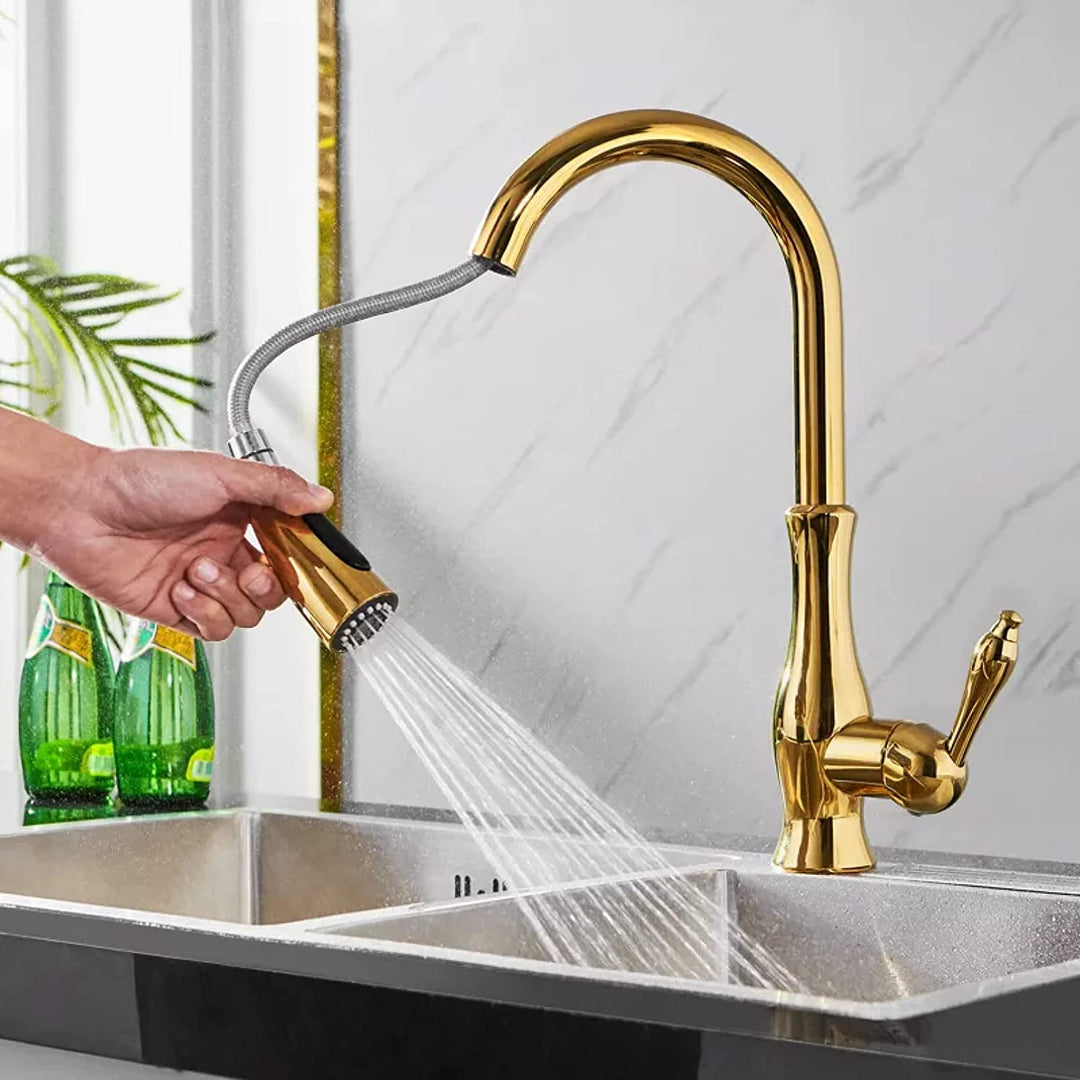 Funktionell utdragbar köksblandare för köket, designad för enkel montering och dagliga uppgifter.