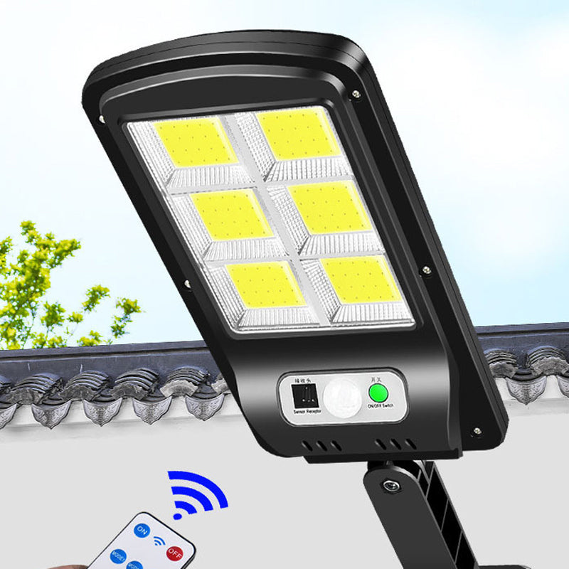 "Utomhus soldriven LED-lampa med rörelsedetektor och fjärrkontroll, 6000K kallvitt ljus, IP65 vattentät design."