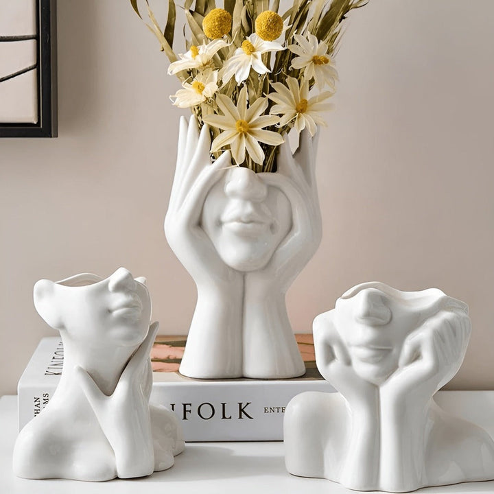 Modern designvas med ansikte, elegant och uttrycksfull dekor för stilfull inredning.