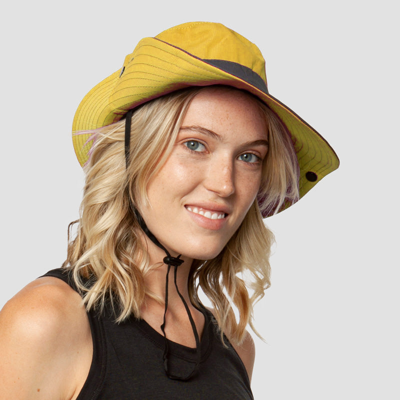 "UV-skyddande vikbar solhatt för kvinnor, elegant ventilerad mesh-design, justerbar passform, sommaraccessoar."