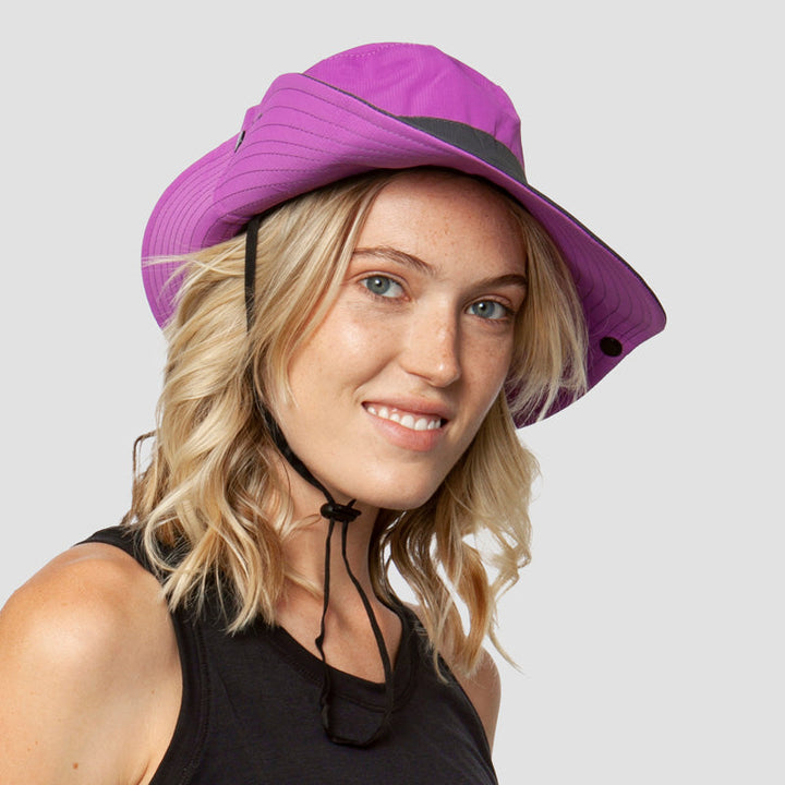 "UV-skyddande vikbar solhatt för kvinnor, elegant ventilerad mesh-design, justerbar passform, sommaraccessoar."