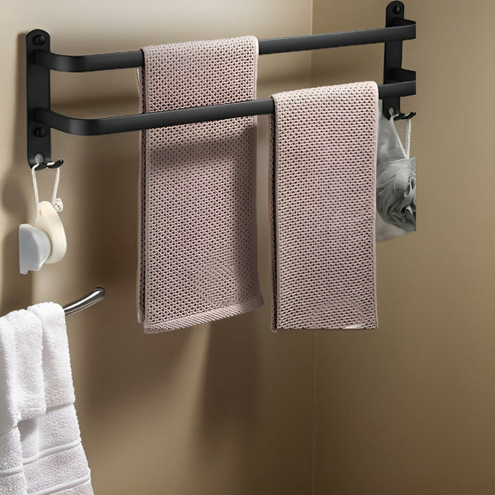 Förbättra badrumsinredningen med en modern väggmonterad handdukstork i robust aluminium.
