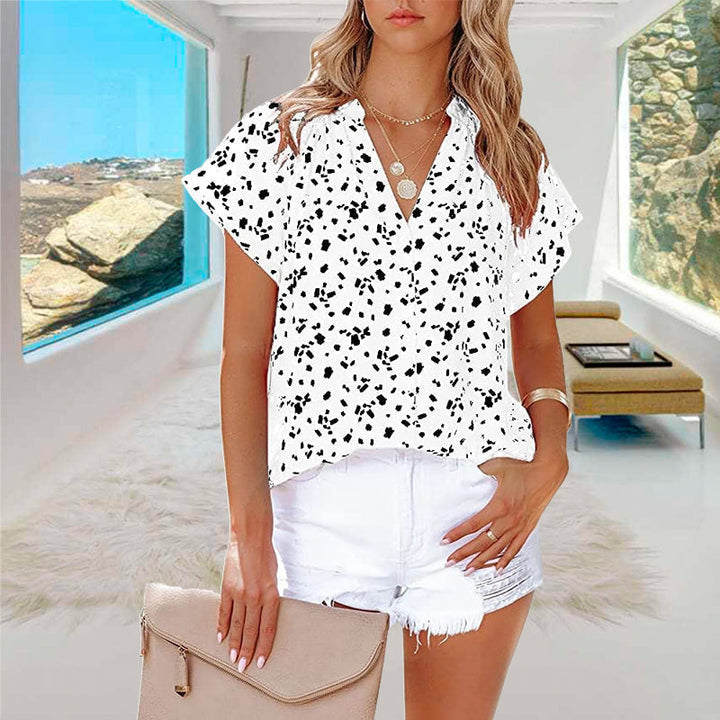 "V-ringad blommönstrad boho topp för kvinnor, lätt och luftigt material, perfekt för sommar och festliga tillfällen."