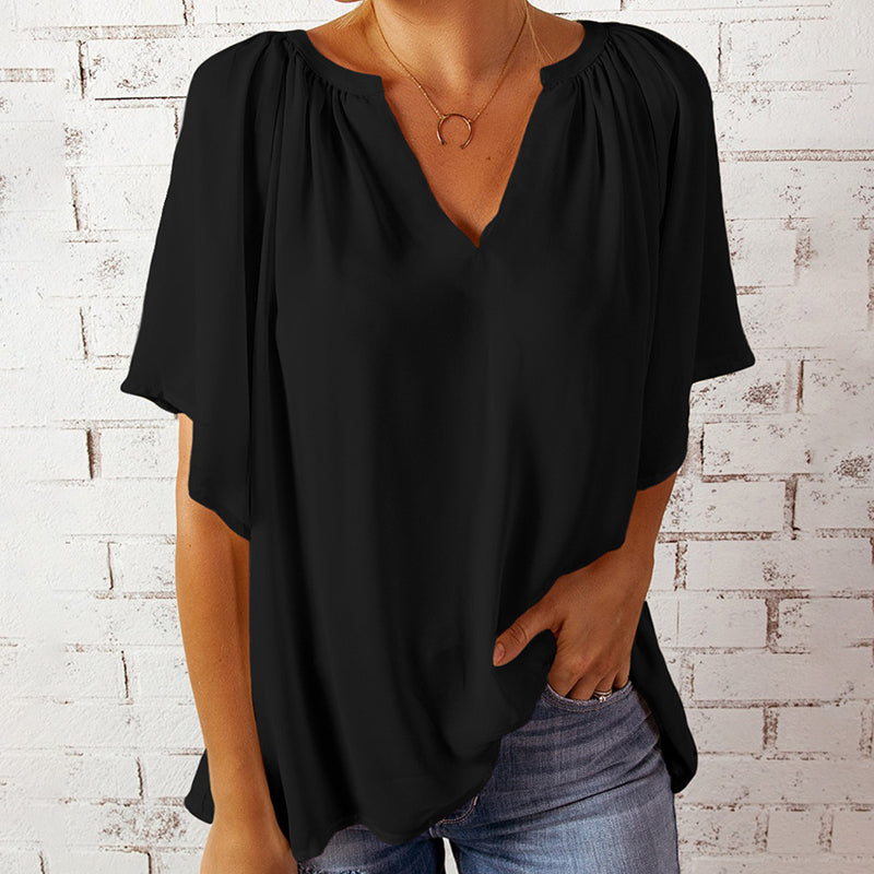 "V-ringad blus för kvinnor, halvärmad design, visad framifrån för elegant och modern stil."