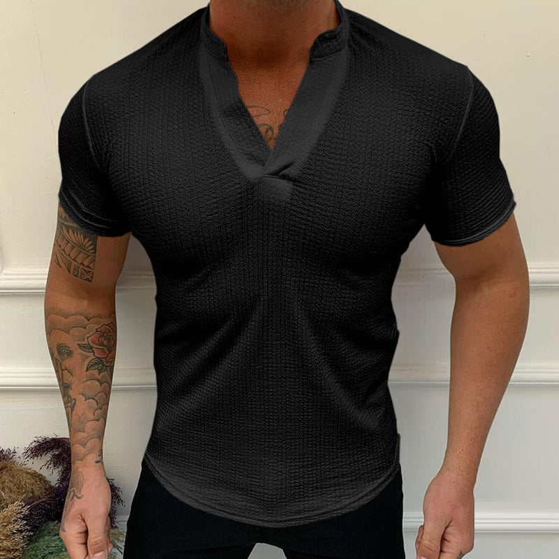 "V-ringad bomullst-shirt för män, flera färger, modern design, avslappnad och bekväm passform."
