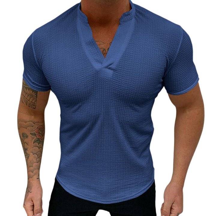 "V-ringad bomullst-shirt för män, flera färger, modern design, avslappnad och bekväm passform."