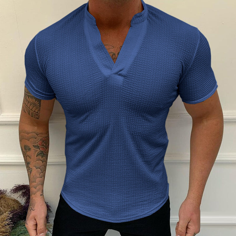 "V-ringad bomullst-shirt för män, flera färger, modern design, avslappnad och bekväm passform."