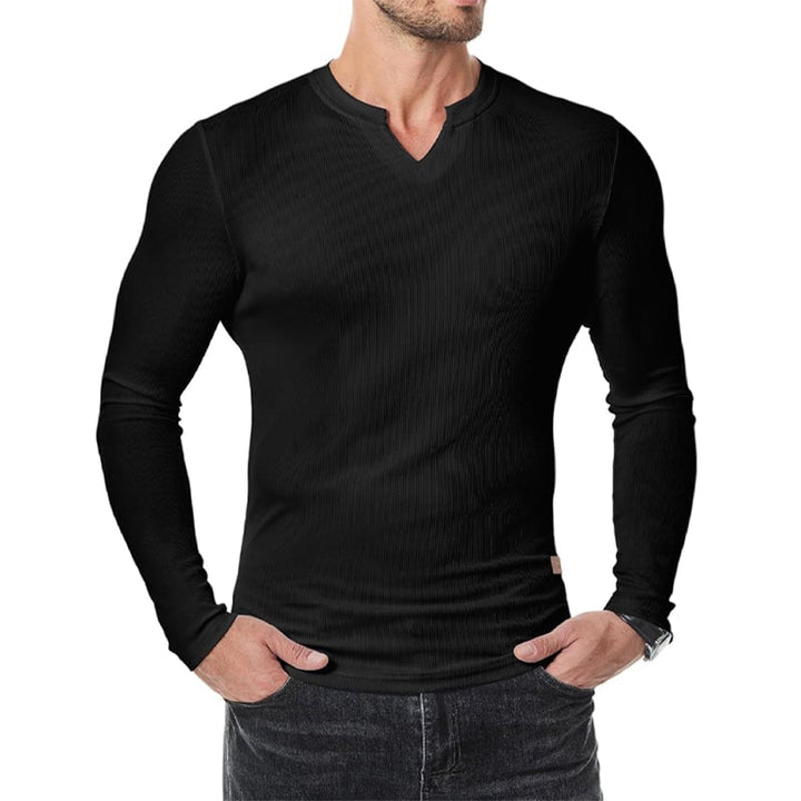 "V-ringad långärmad muskelskjorta för män med slim fit, framhäver kroppens fysik med modern design och komfort."