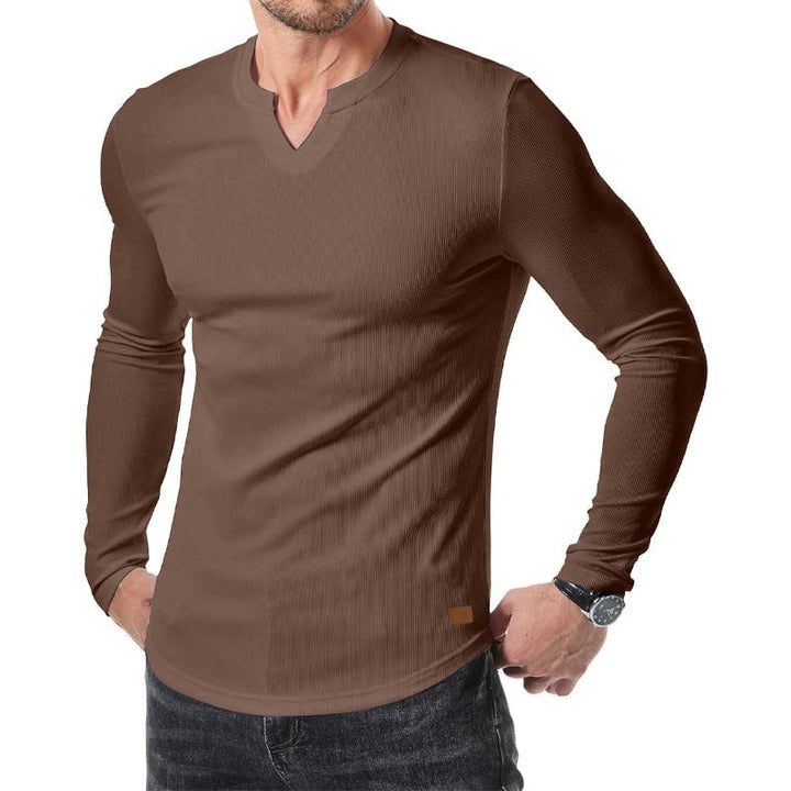 "V-ringad långärmad muskelskjorta för män med slim fit, framhäver kroppens fysik med modern design och komfort."
