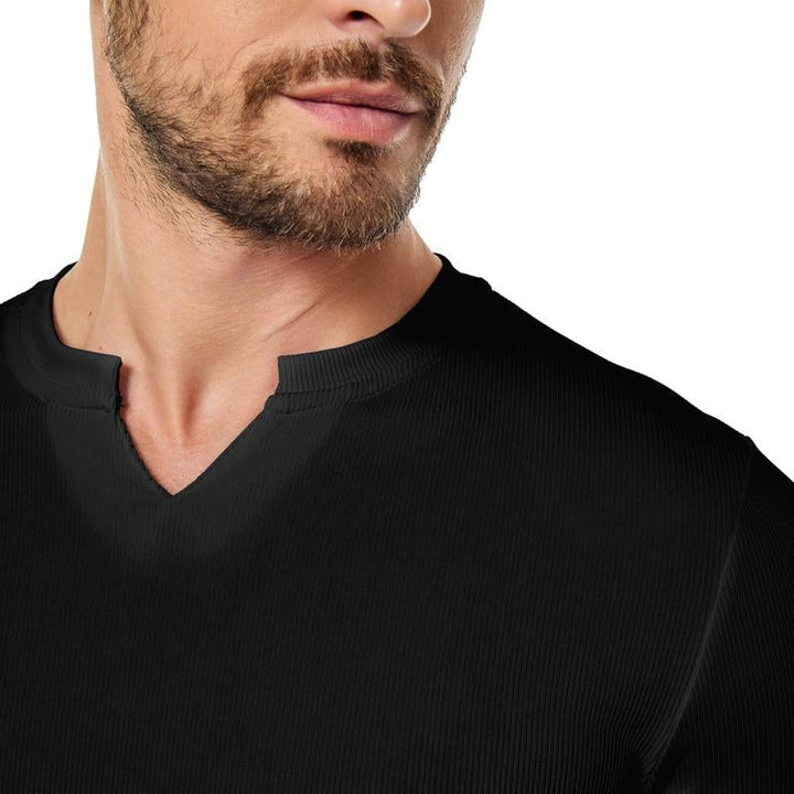 "V-ringad långärmad muskelskjorta för män med slim fit, framhäver kroppens fysik med modern design och komfort."