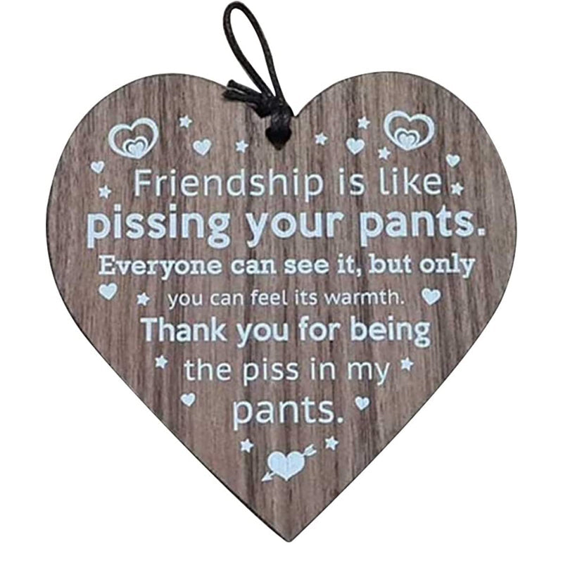 "Vackert träornament i beige och brun, perfekt som rustik juldekoration eller gåva för att pryda granen."