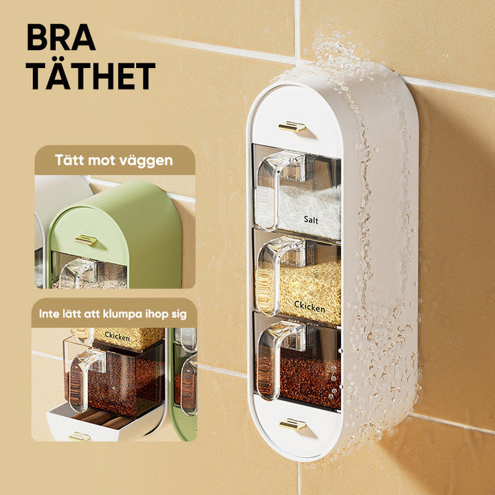 "Väggmonterad kryddförvarare i plast med flera fack och sked, transparent design för enkel kryddvisning i modernt kök."