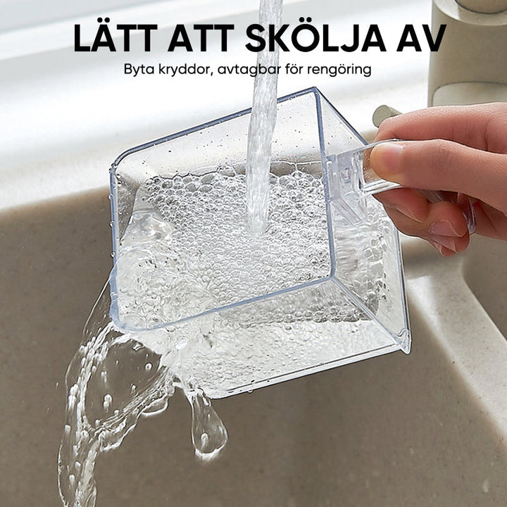 "Väggmonterad kryddförvarare i plast med flera fack och sked, transparent design för enkel kryddvisning i modernt kök."