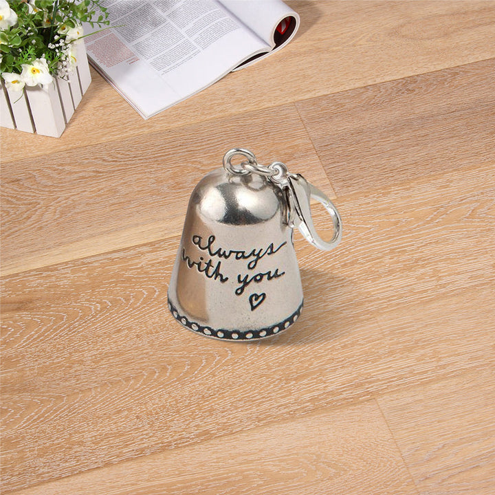 "Välsigningsklocka med ängel design, perfekt som lyckobringande dekoration. Elegant accessoar med symbolik och charm."