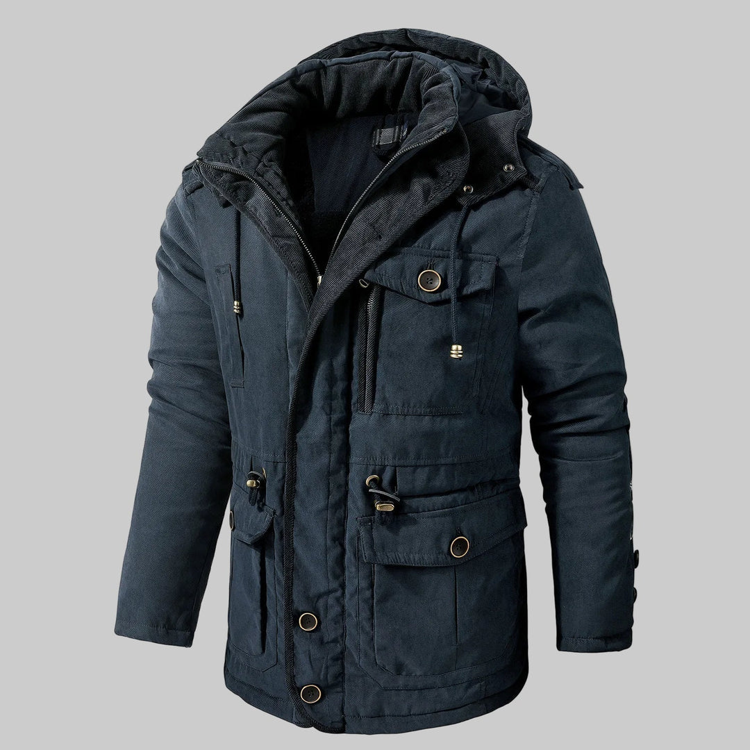 Casual herrjacka, en "Dylan" parkas med huva som ger vindskydd och värme. Modernt ytterplagg.