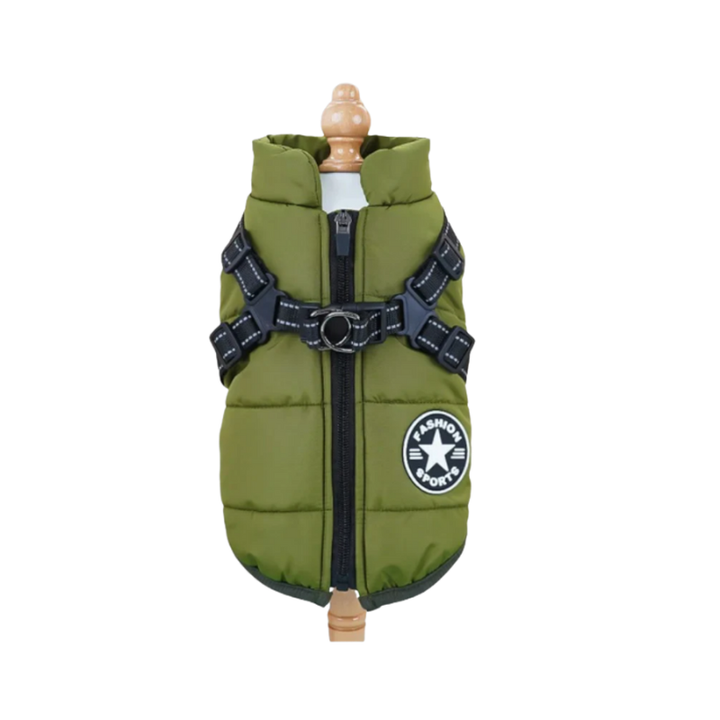 Vinterjacka för hundar, designad med varm fodring och robust hundsele för säker användning.