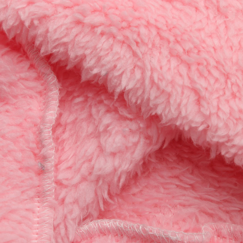 Rosa mysig damfleecehoodie med dragkedja. Varm vinterjacka för höst- och vintermode.